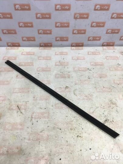 Уплотнитель стекла двери бархотка передний левый