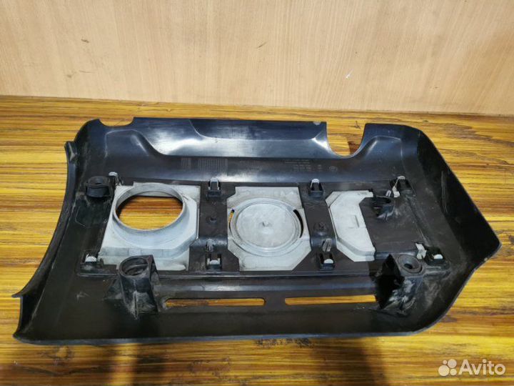 Крышка двигателя передняя Volkswagen Passat