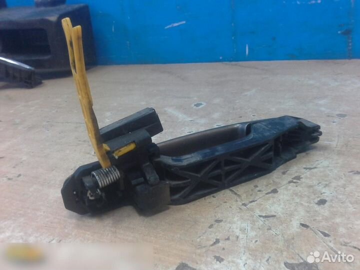 Ручка двери задней наружная левая Toyota Avensis I