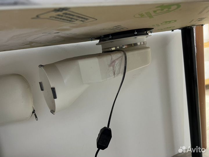 Маникюрный стол