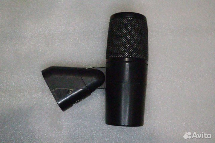 Микрофоны BM800, Shure SM58, AKG D550, AKG C2000B