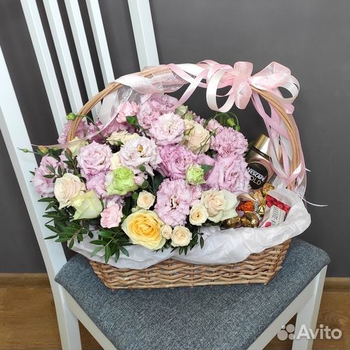 Подарочная корзина. Цветы в корзине