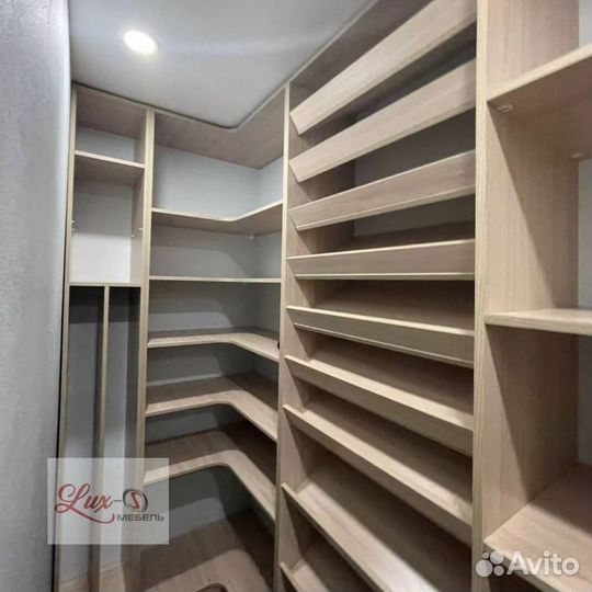 Вместительные гардеробные на заказ