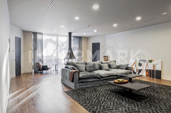 Дом 1000 м² на участке 19,7 сот.