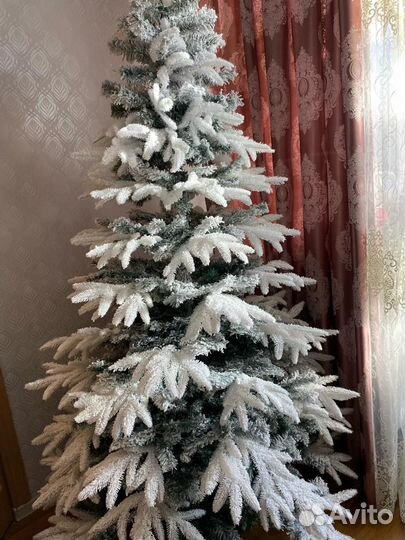 Елка искусственная заснеженная