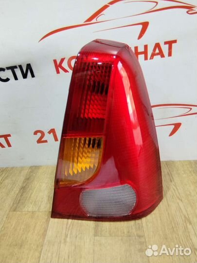 Фонарь задний правый Renault Logan 1