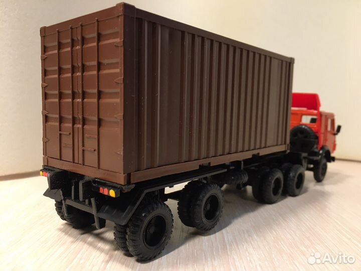 Камаз тягач и контейнер 1:43