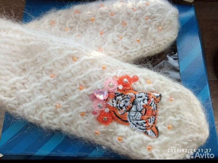 Варежки с вышивкой