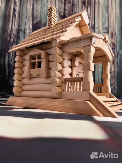 Домик с крылечком