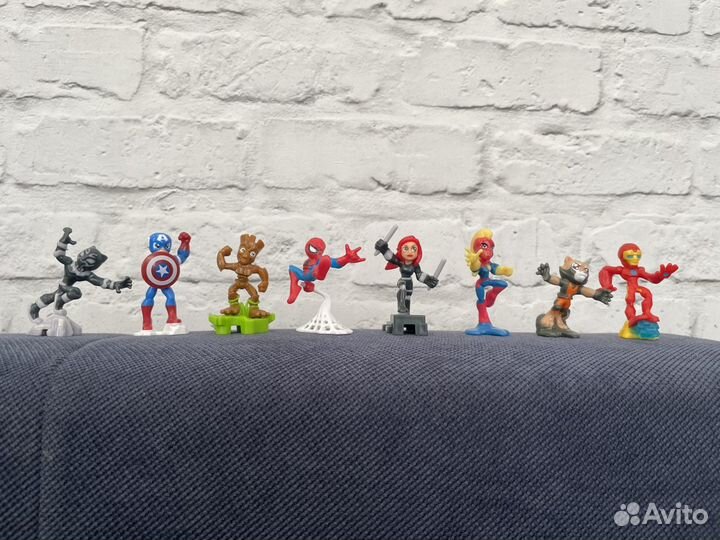 Коллекция из киндер сюрприза, серия Marvel