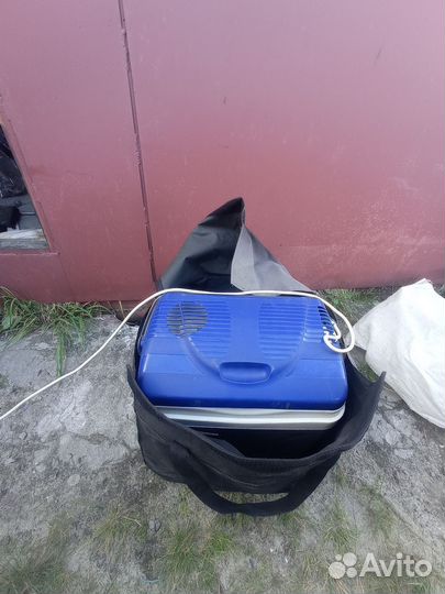 Автомобильный холодильник (кулер)