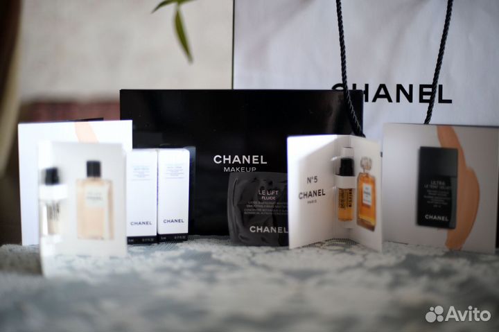 Брендовые косметички с миниатюрами ухода для лица