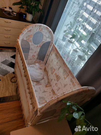 Детская кроватка