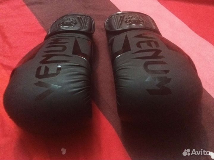 Боксерские перчатки