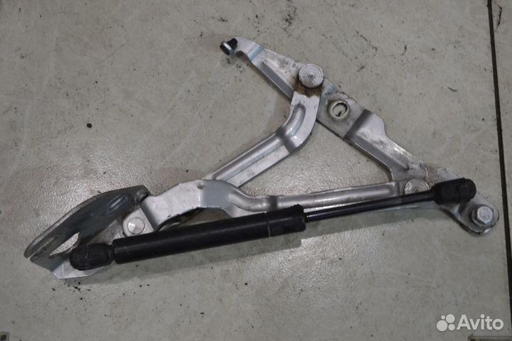 Петля багажника задняя левая Volkswagen Passat B5+