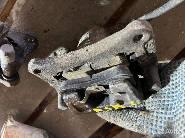 Тормозной суппорт задний Mitsubishi Asx 1.6