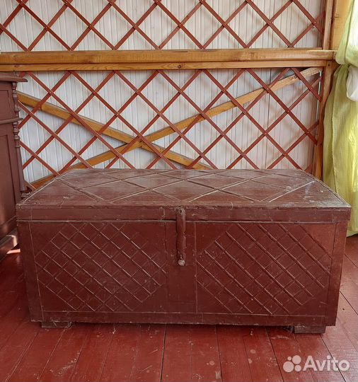 Сундук деревянный старинный