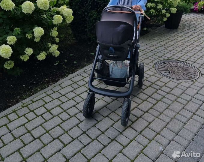 Автолюлька и база maxi-cosi для авто