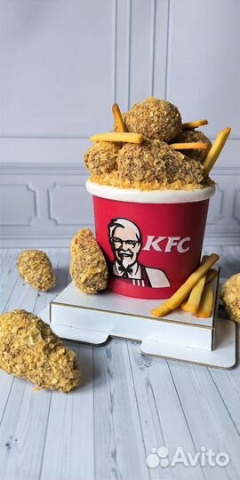 Торт в форме ведра ножек из KFC