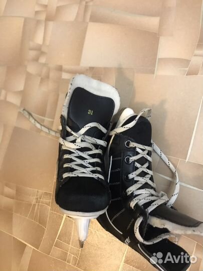 Коньки хоккейные