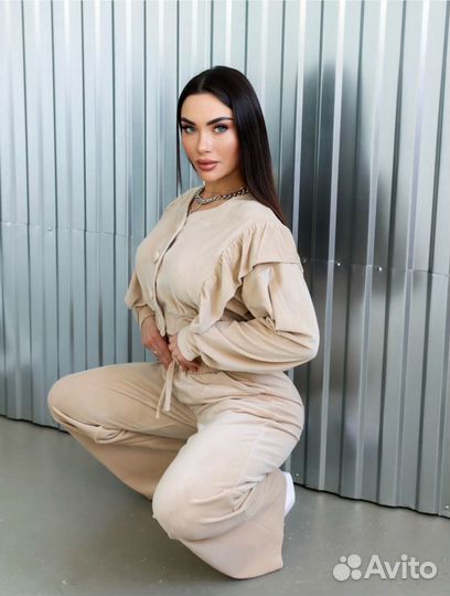 Велюровый спортивный костюм