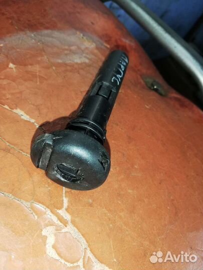 Направляющая подголовника Лада Ларгус