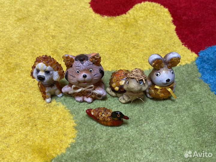 Фигурки из янтаря