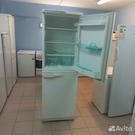 Холодильник с морозильной камерой. Доставка