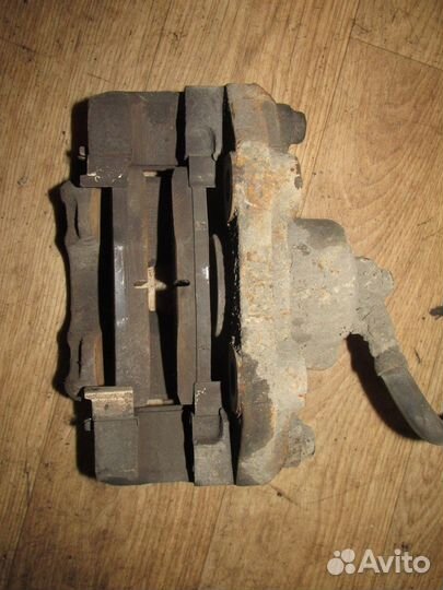 Суппорт передний правый