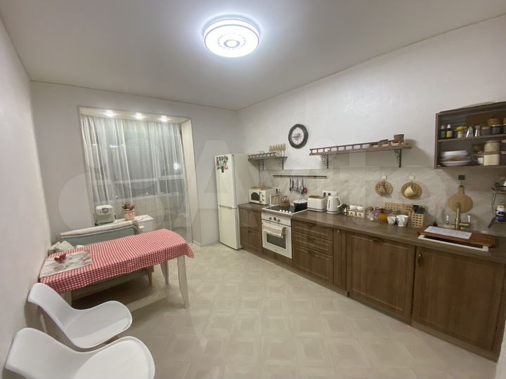 3-к. квартира, 80 м², 8/14 эт.