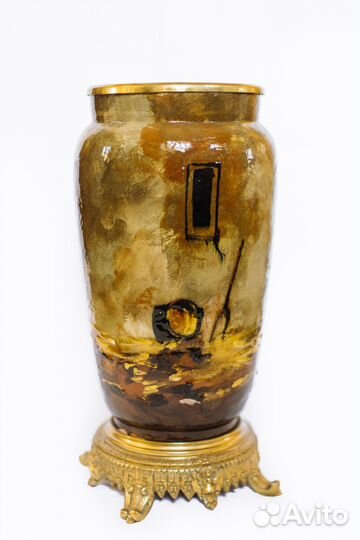 Керамическая ваза с латунью