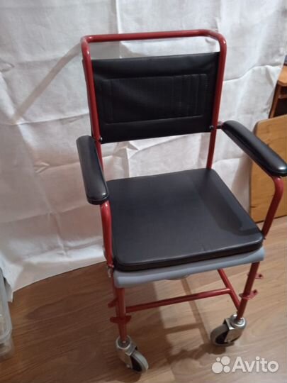 Кресло-каталка с санитарным оснащением