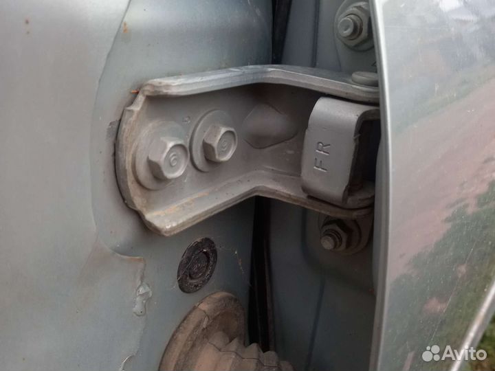 Петля двери nissan almera classic