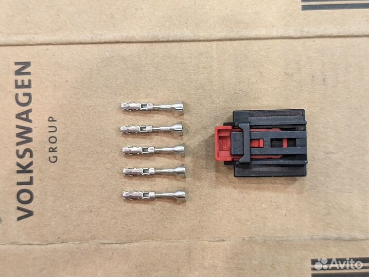 Разъем заднего фонаря VW Polo седан 5-pin