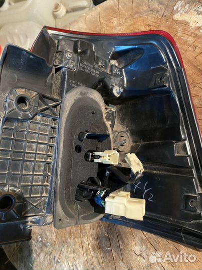 Задний фонарь toyota land cruiser 200