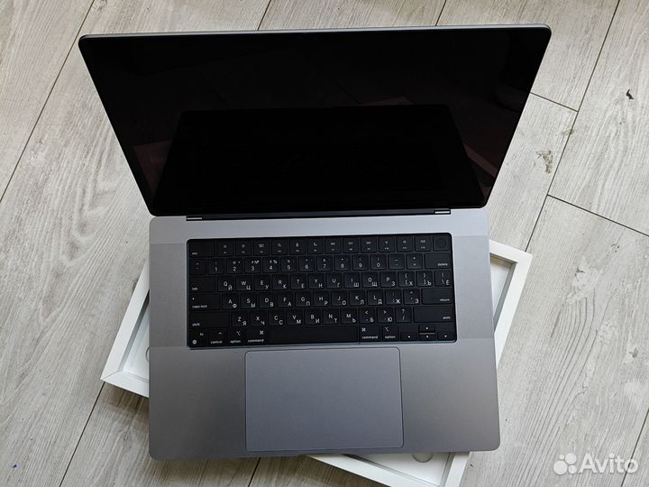 Macbook pro 16 M2 pro 16gb 1tb ssd A2780