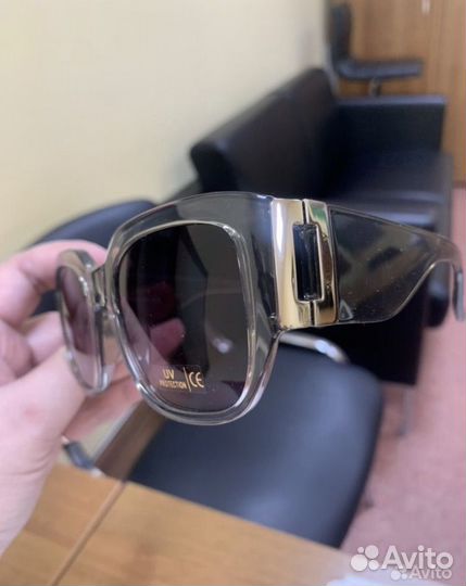 Солнцезащитные очки Mary Kay