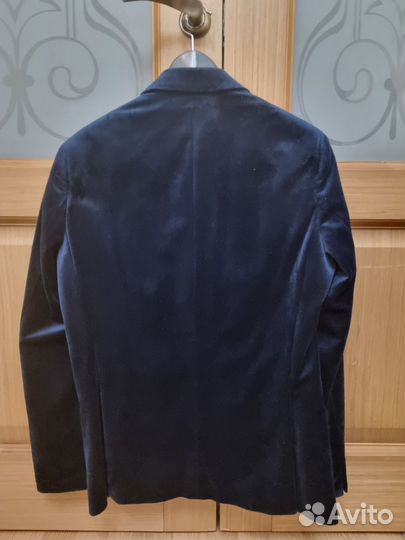 Темно-синий велюровый пиджак