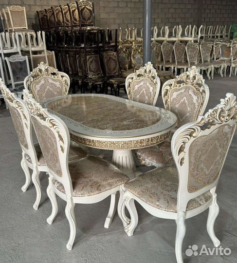 Стол и стулья