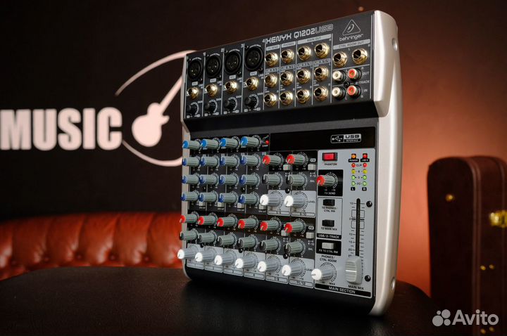 Микшерный пульт Behringer + Аксессуары