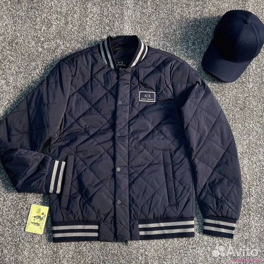 Эстетичный бомбер от Armani Exchange