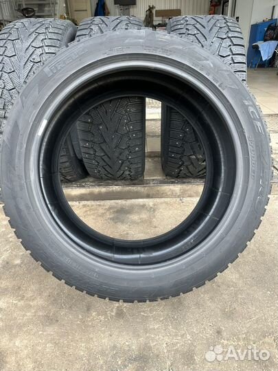 Pirelli Ice Zero 265/45 R20 и 295/40 R20