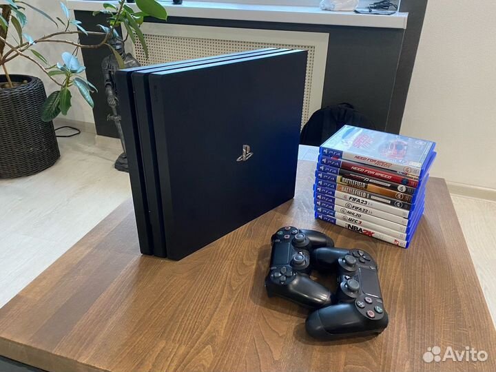 Sony ps4 pro 1tb - состояние новой с играми