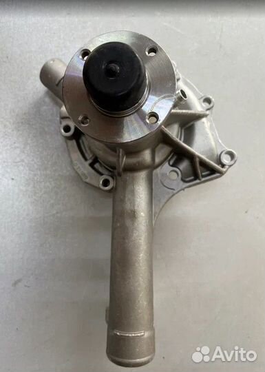 Помпа mercedes C W202 E W210 111 мотор