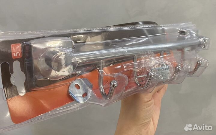 Крючок настенный в ванную комнату