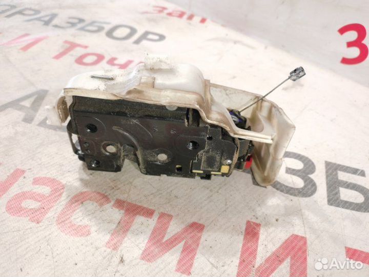 Замок боковой двери передний левый Volkswagen Golf