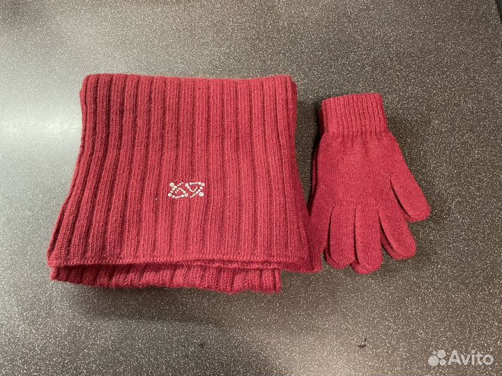 Комплекты женские из шарфа и перчаток белого и бор