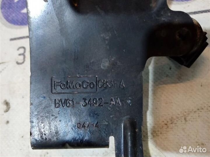 Кронштейн бачка гидроусилителя Ford Focus III 201