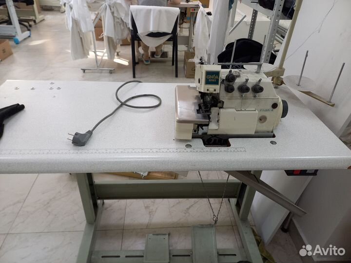 Старый оверлок на запчасти