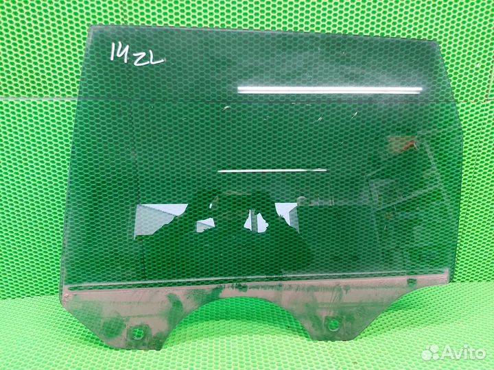 Стекло двери заднее левое Volkswagen Touareg 7L6